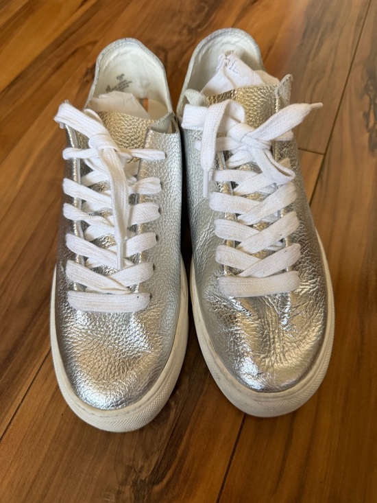Sam Edelman Shoes - Sam Edelman Metallic Silver Low-Top Lace-Up Sneakers